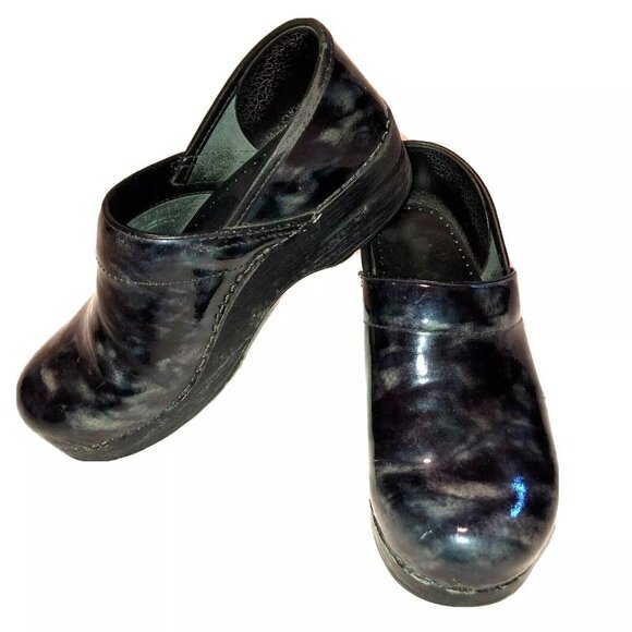 Dansko Size 38 Black Blue Marble Print Patent Leather Clog Shoes Style 506750202 - Picture 1 of 5